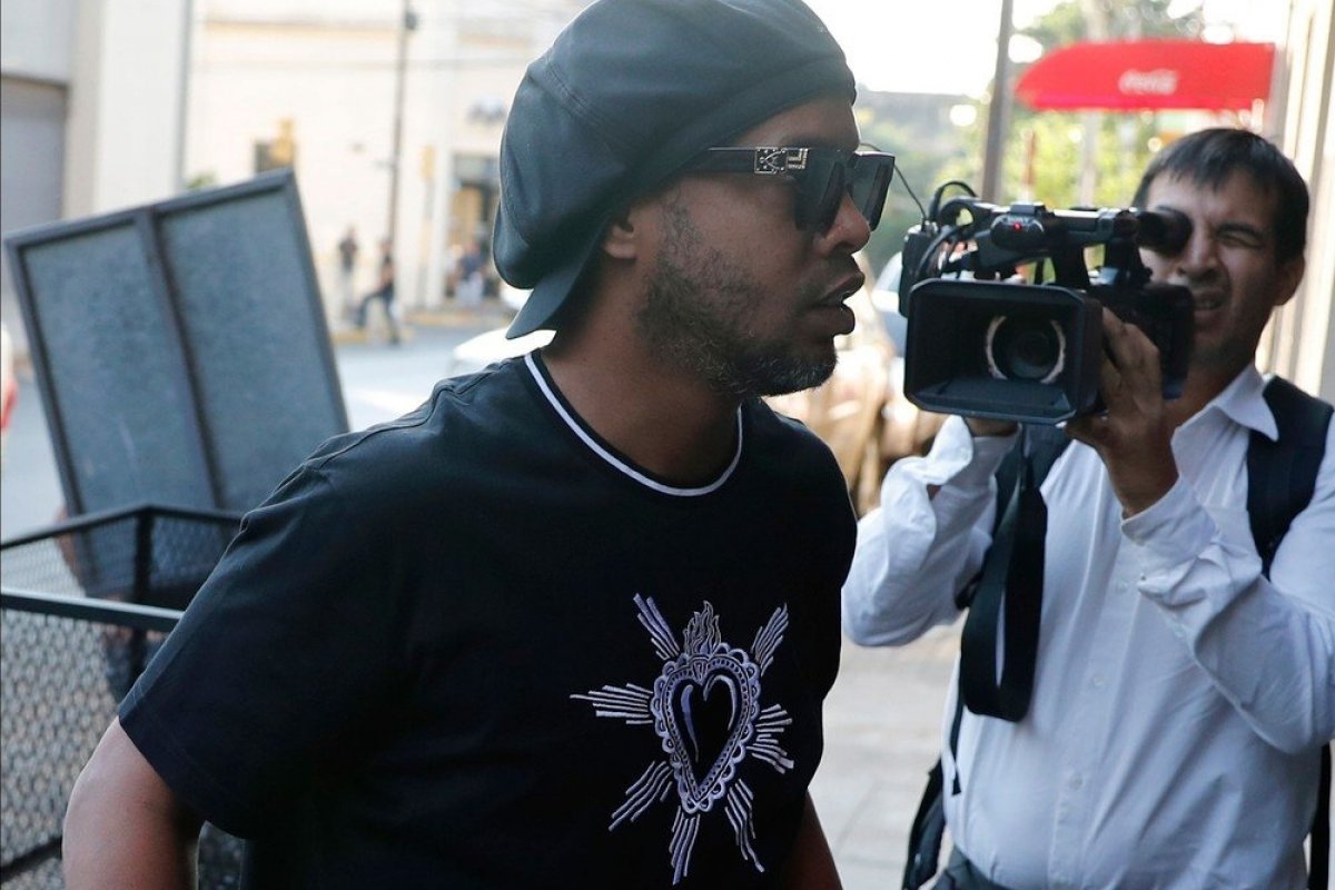 MP do Paraguai diz que número do passaporte de Ronaldinho pertence a uma mulher