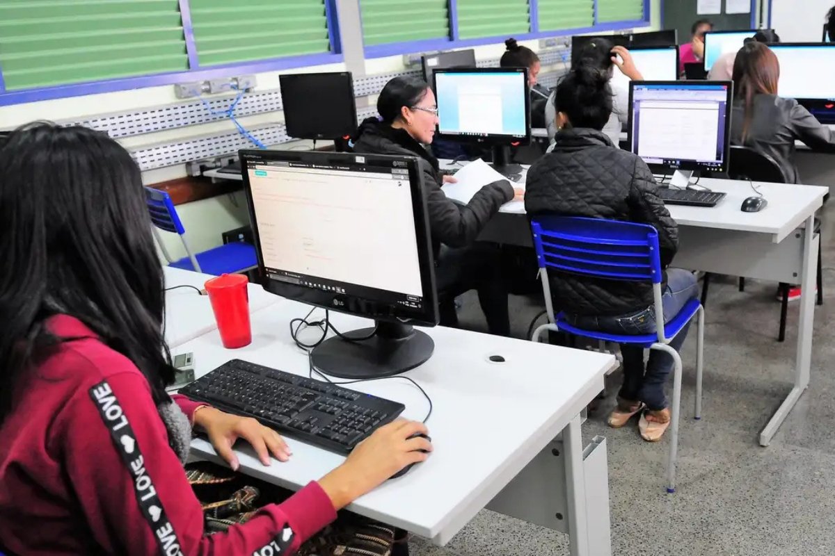 Acesso à internet chega a 70% das escolas públicas do Brasil