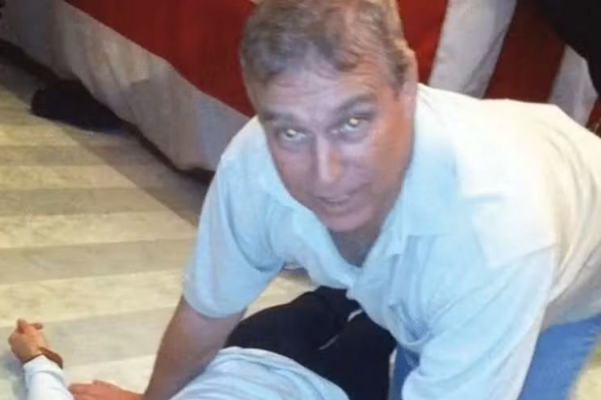Arquivo divulgados indicam que o príncipe Andrew enviou informações sensíveis para Jeffrey Epstein  