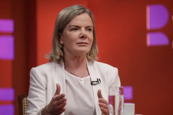 [Gleisi elogia Motta após avanço de PEC do fim da escala 6x1: “Compromisso com pauta importante”]