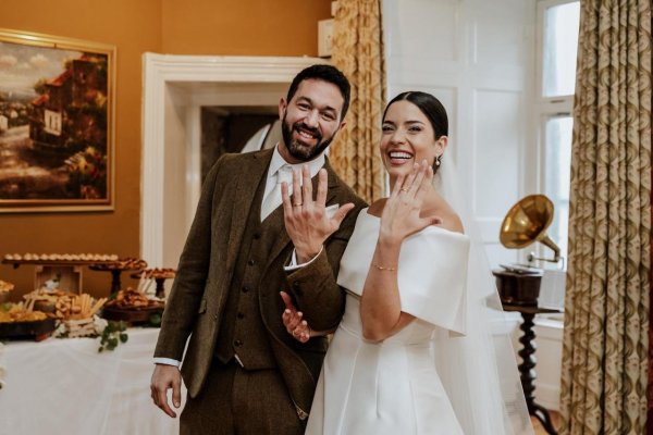 [Larissa Nabuco e  Thomas Castello, celebram união em cerimônia marcada por elegância e emoção! ]