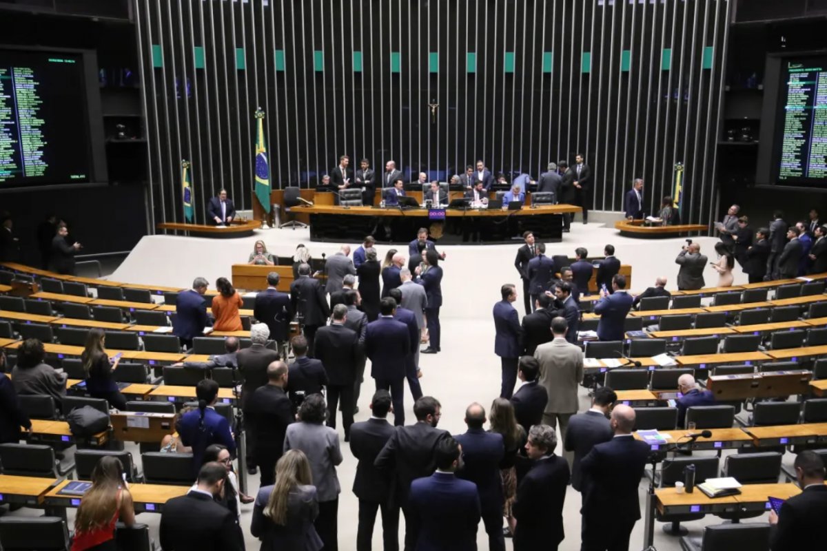 Câmara deve votar urgência de projeto que cria regime tributário para tecnologia e datacenters