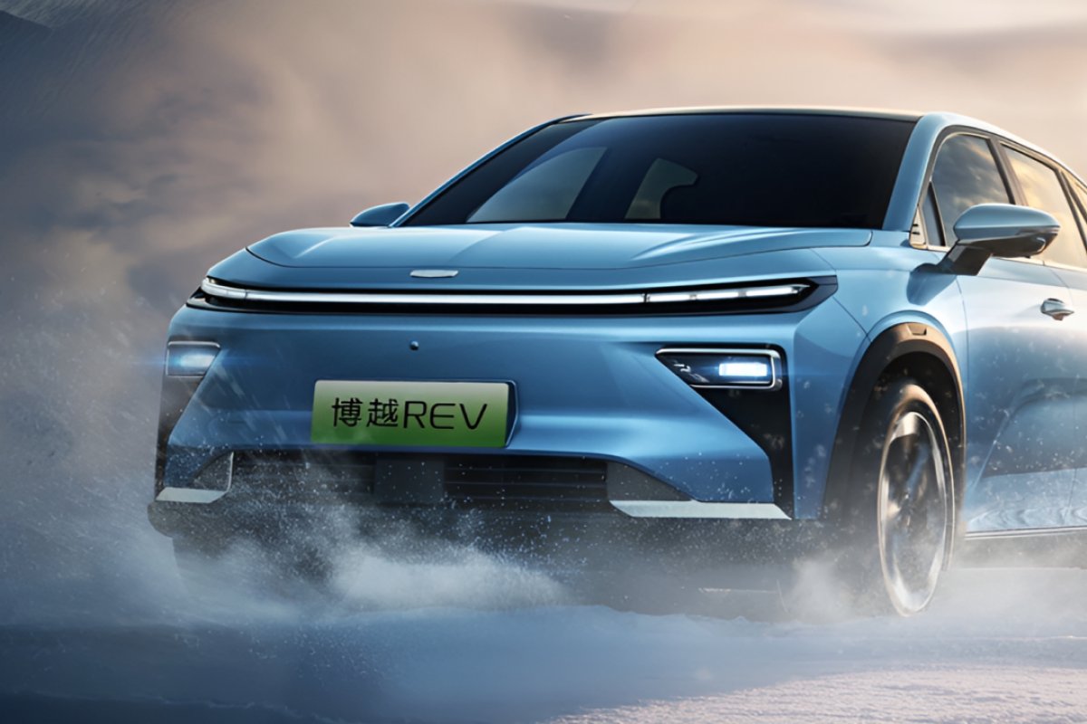 Geely anuncia SUv híbrido com 1.500km de autonomia com um tanque 