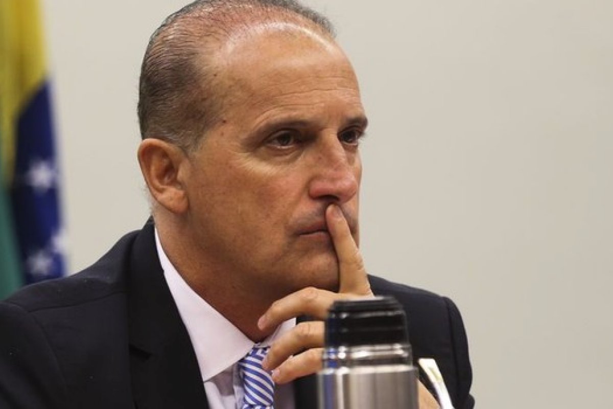 Lorenzoni deve comparecer à CDR para falar da fila de espera do Bolsa Família