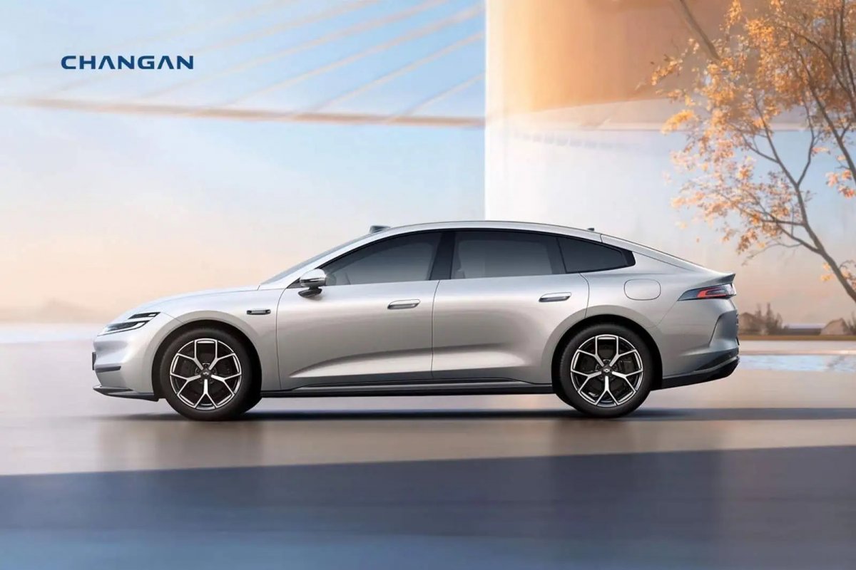 Changan anuncia sedã com super bateria de sal para rodar até 600km