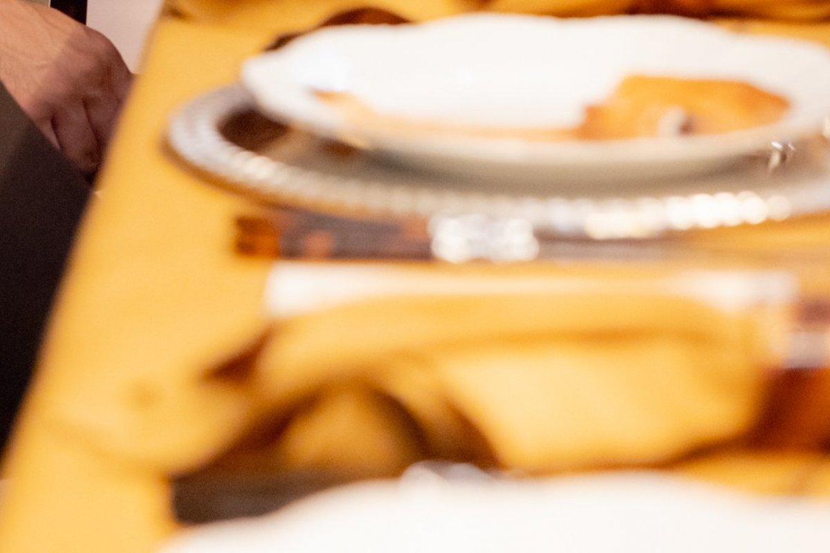 Sig Bergamin e Murilo Lomas abrem sua casa e recebem amigos em jantar intimista! 