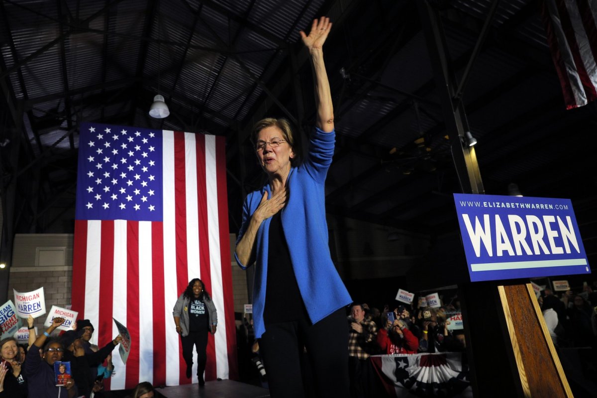 Elizabeth Warren desiste de concorrer à presidência dos EUA