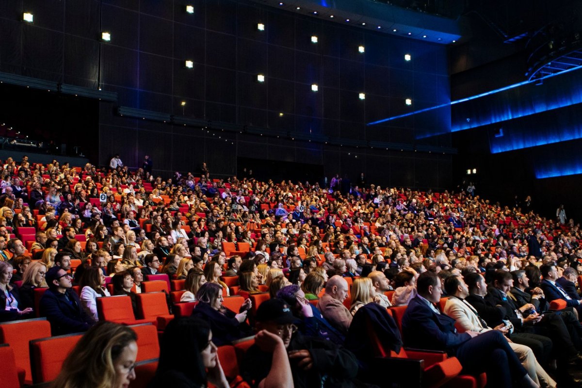 Agência Fever acompanha médicos brasileiros no maior congresso de dermatologia e estética do mundo! 