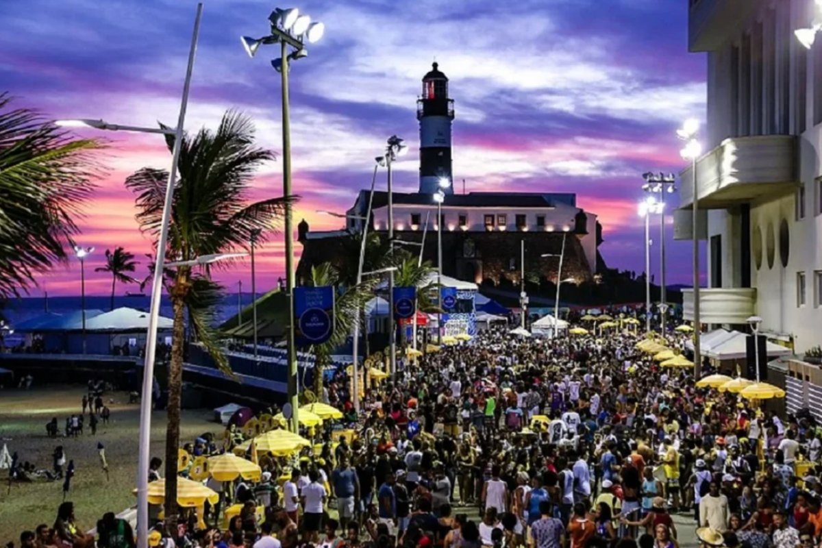 Lula participa do carnaval de Salvador e outras duas cidades