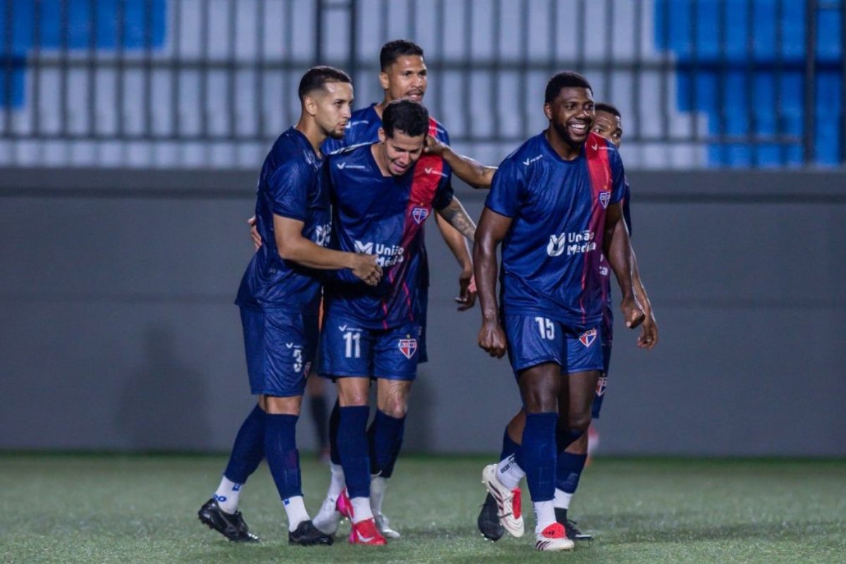Bahia de Feira goleia o Barcelona e volta a brigar pelo G-4