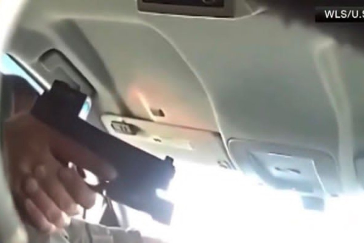 Vídeo: agente atira contra professora durante operação de imigração nos EUA: 'hora de ficar agressivo