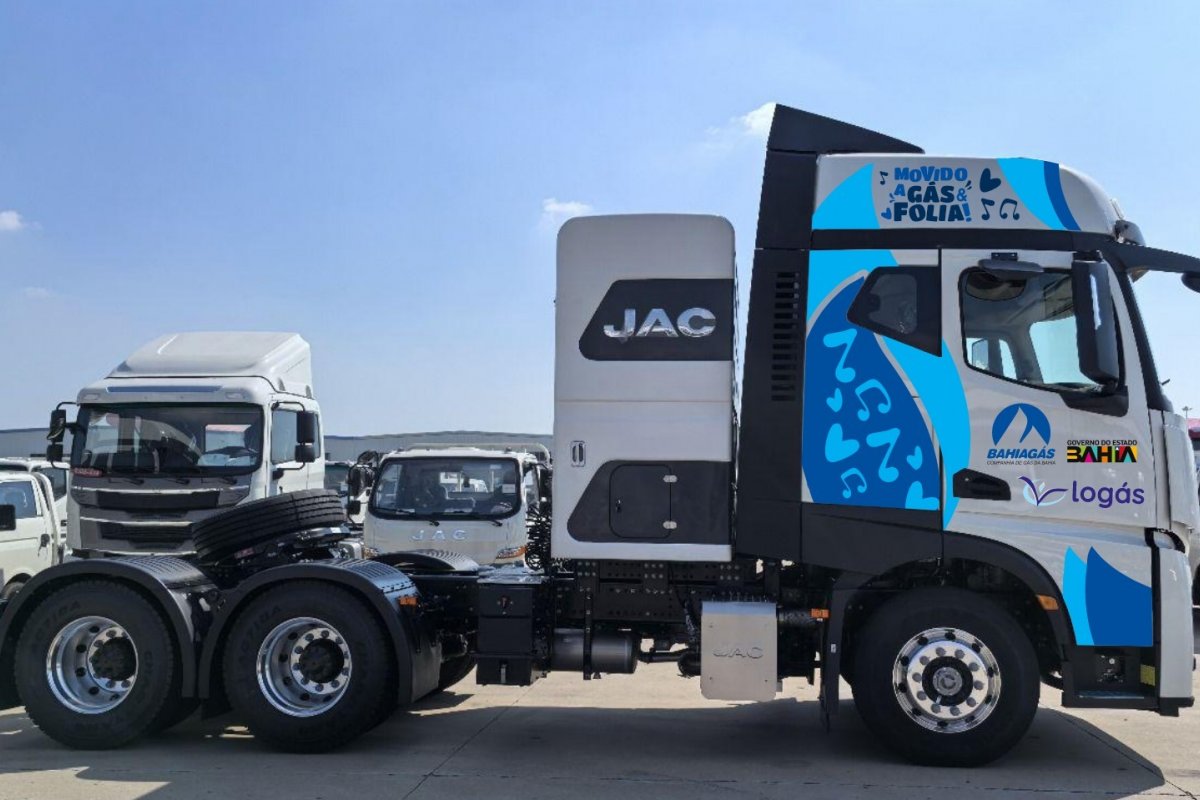 Trio elétrico movido a gás natural desfila pela segunda vez na folia baiana!    