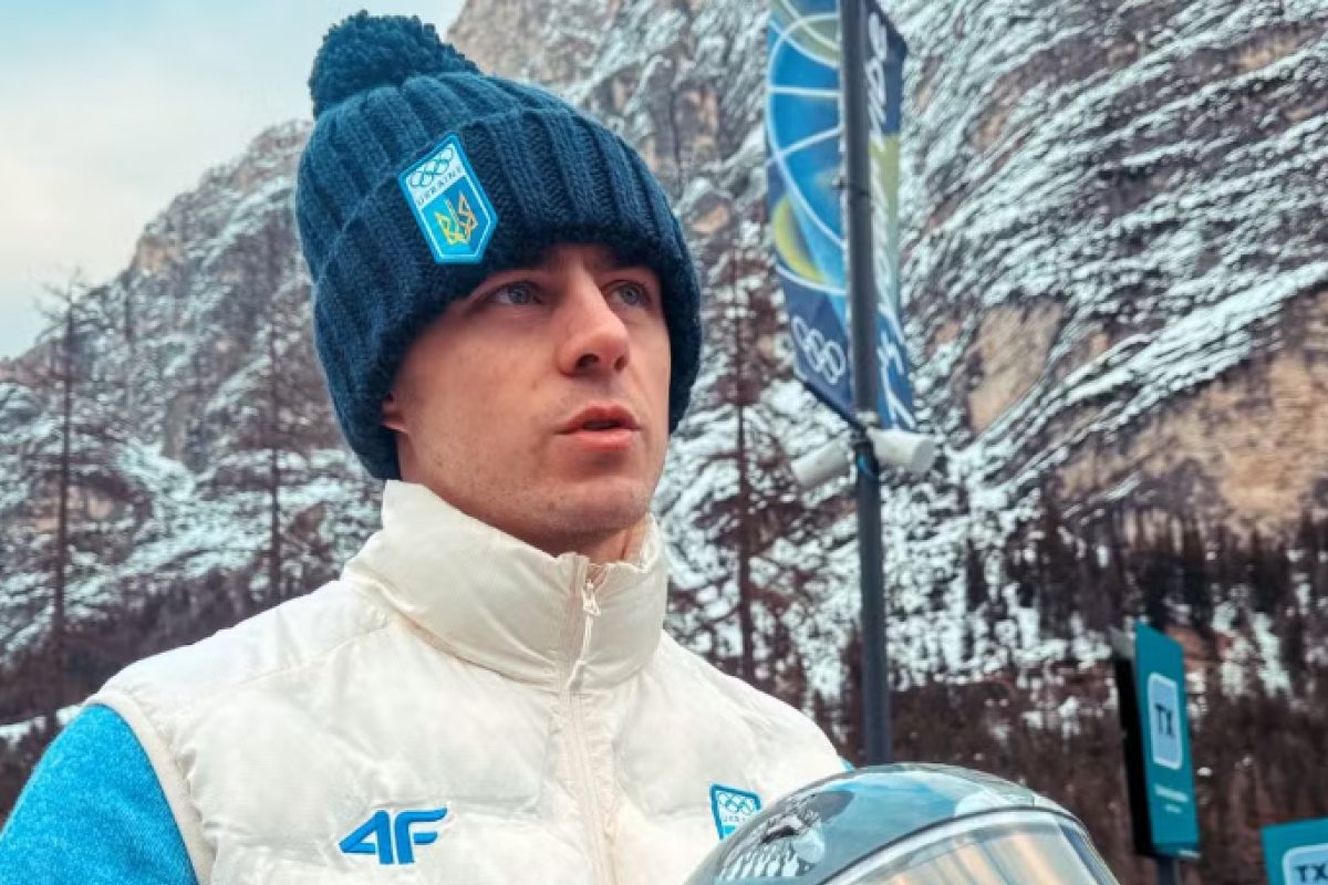 Atleta ucraniano é desclassificado de Jogos Olímpicos após se recusar a não usar capacete em homenagem às vítimas da guerra