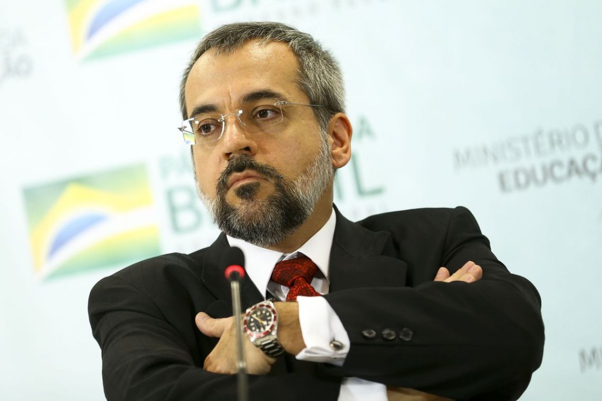 Ministro do STF arquiva pedido de impeachment contra Weintraub