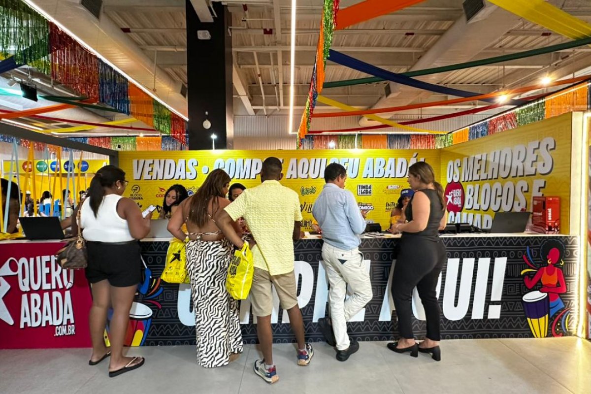 Quero Abadá recebe turistas para retirada de abadás do Carnaval 2026!