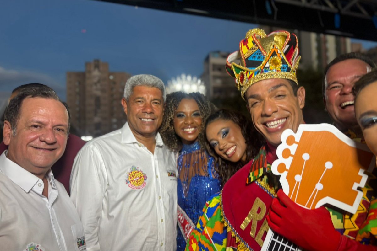 Confira fotos do primeiro dia de Carnaval no circuito Osmar (Campo Grande)
