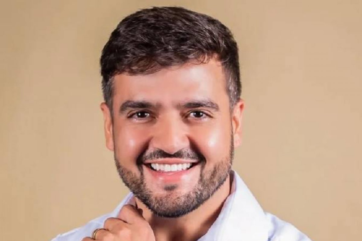 Do União Brasil, prefeito de Ilhéus sanciona lei que prevê aumento de gastos e pessoas em cargos de confiança no Legislativo do município