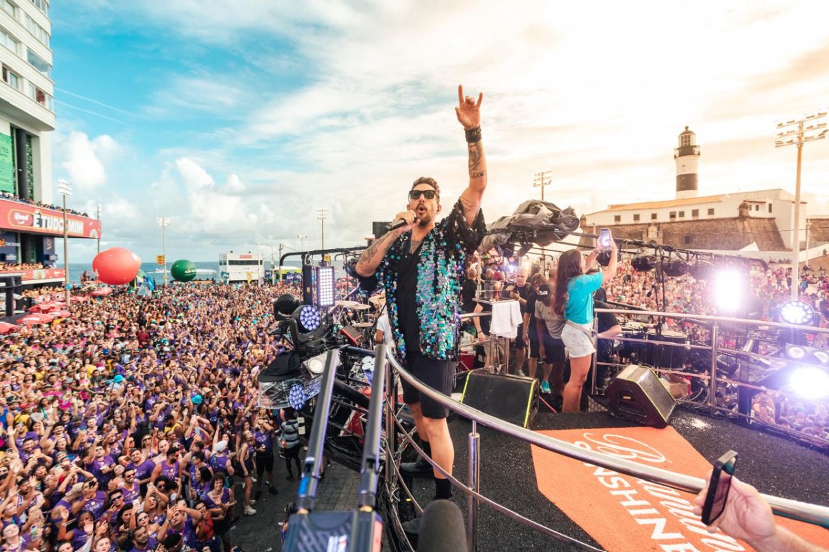 Bloco EVA desfila neste sábado (14) no Carnaval de Salvador!