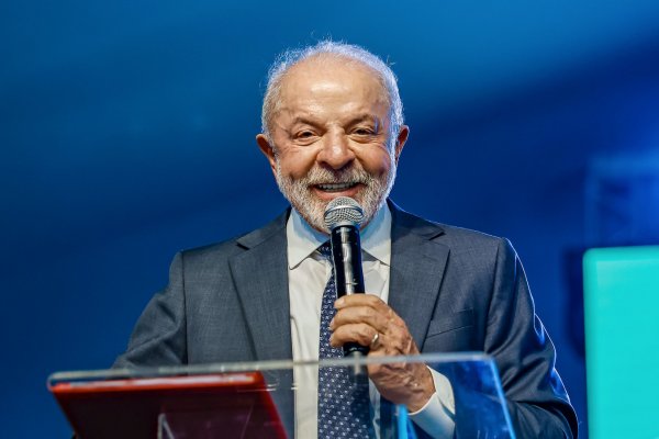 [Em tour especial, Lula participa do Carnaval de Salvador, Recife e Rio]