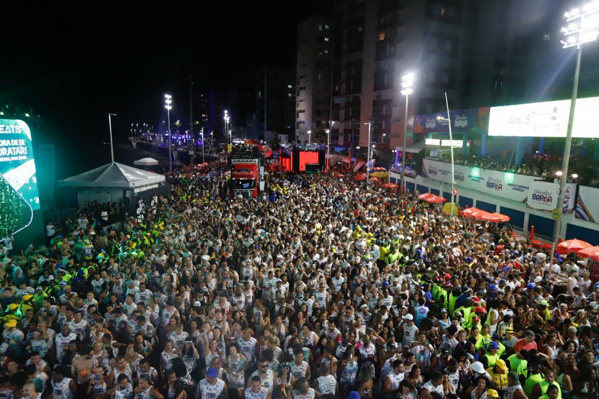 Veja fotos do circuito Barra-Ondina na sexta-feira de Carnaval em Salvador