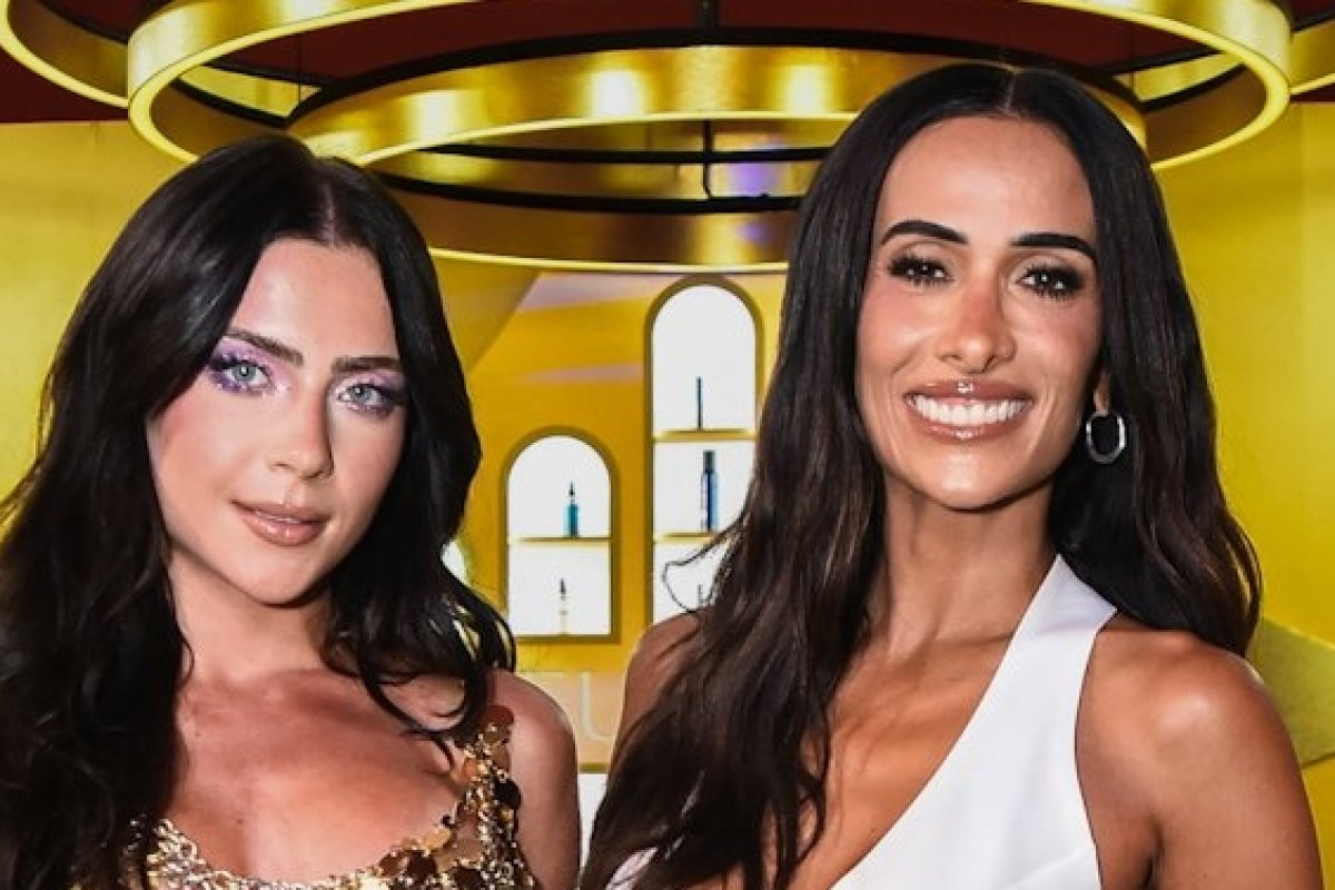 Silvia Braz e Jade Picon chegam juntas à capital baiana para curtir a folia do Camarote Salvador!