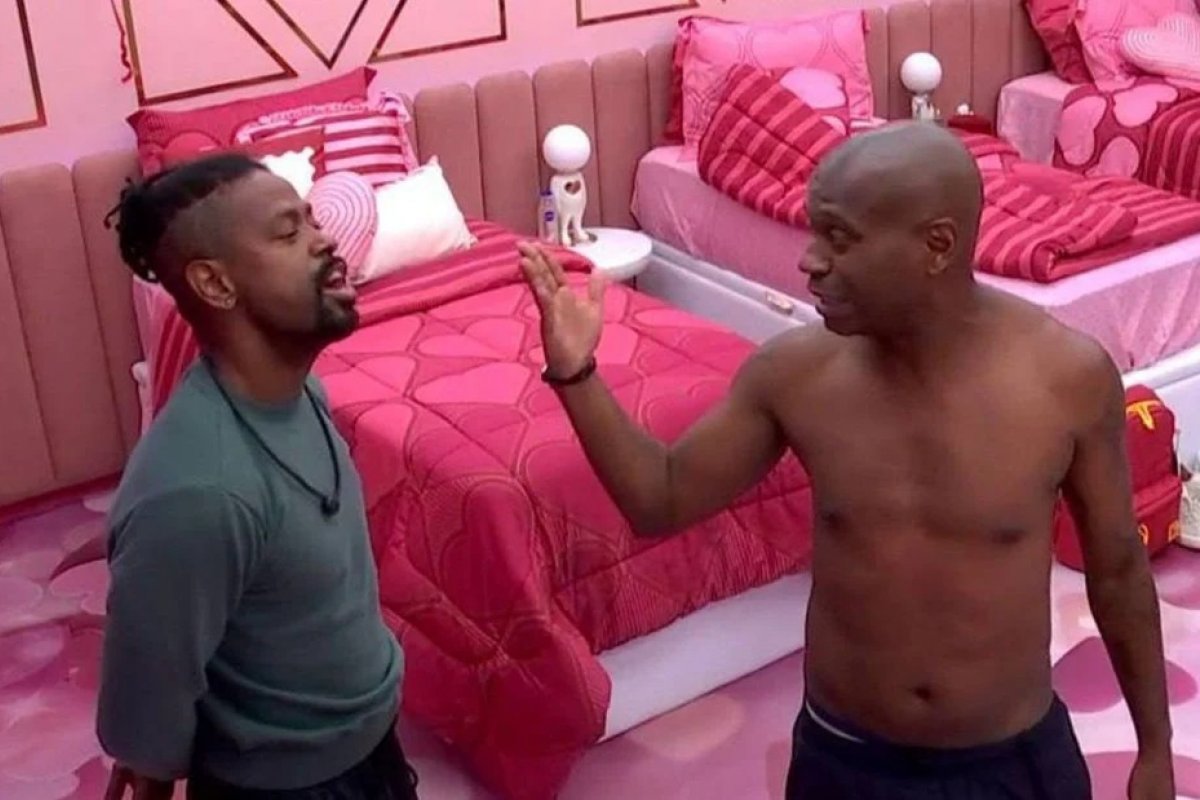 Vídeo: Edilson Capetinha pode ser expulso do BBB 26 após empurrão em Leandro 'Boneco'