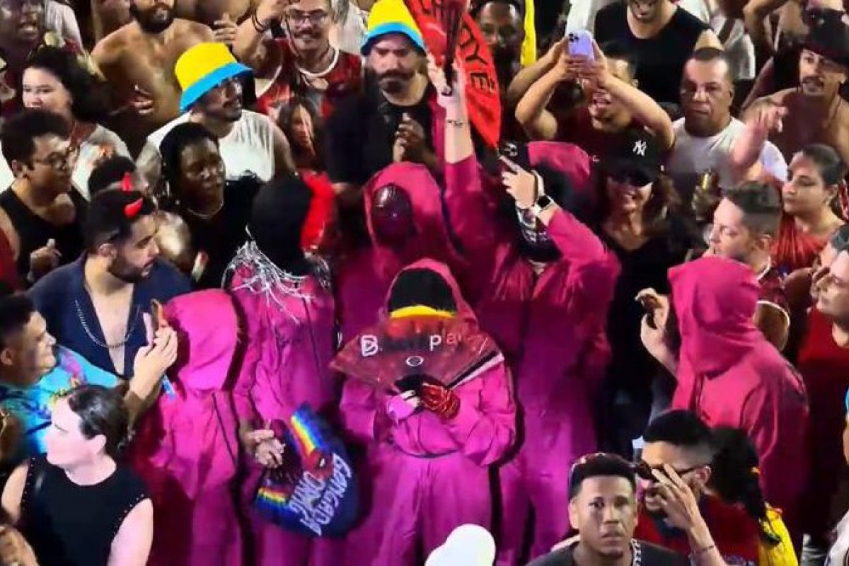 Vídeo: Daniela Mercury surpreende foliões e abre desfile no meio da pipoca em Salvador