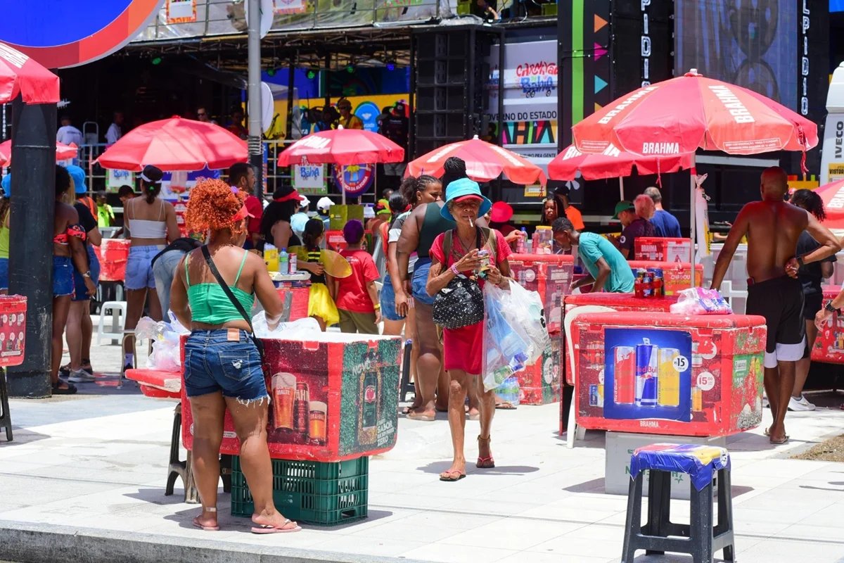 Incêndio atinge barraca de ambulante no bairro do Canela, em Salvador