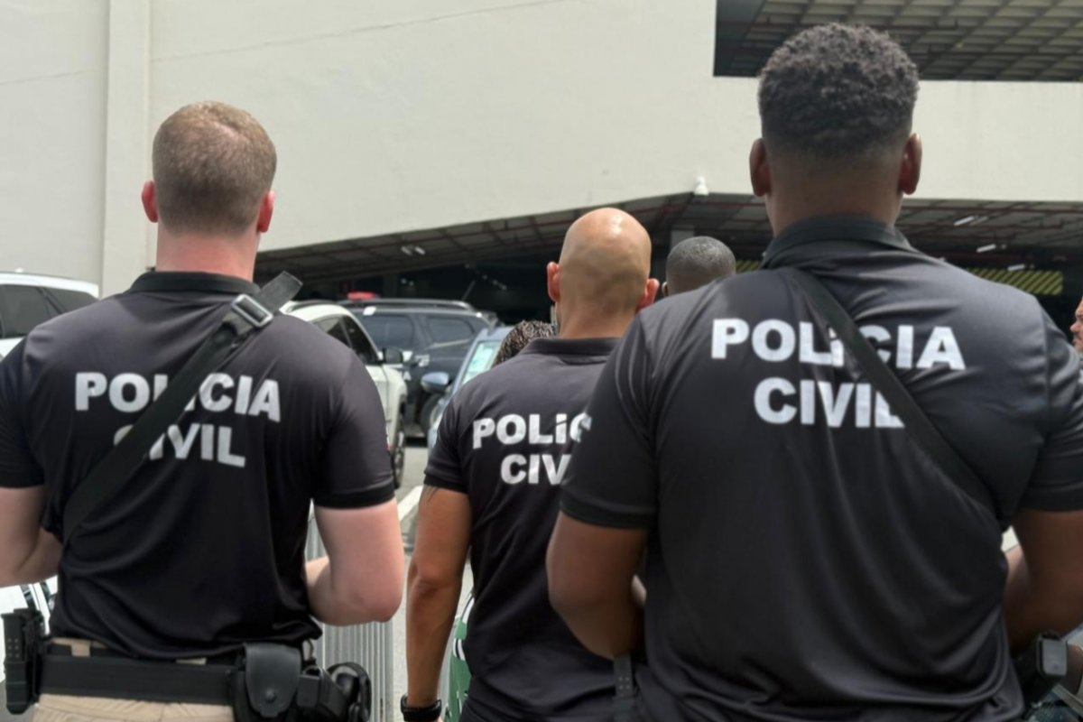 Trio é preso por fraudar compra de abadás em Salvador; loja tem prejuízo superior a R$10 mil