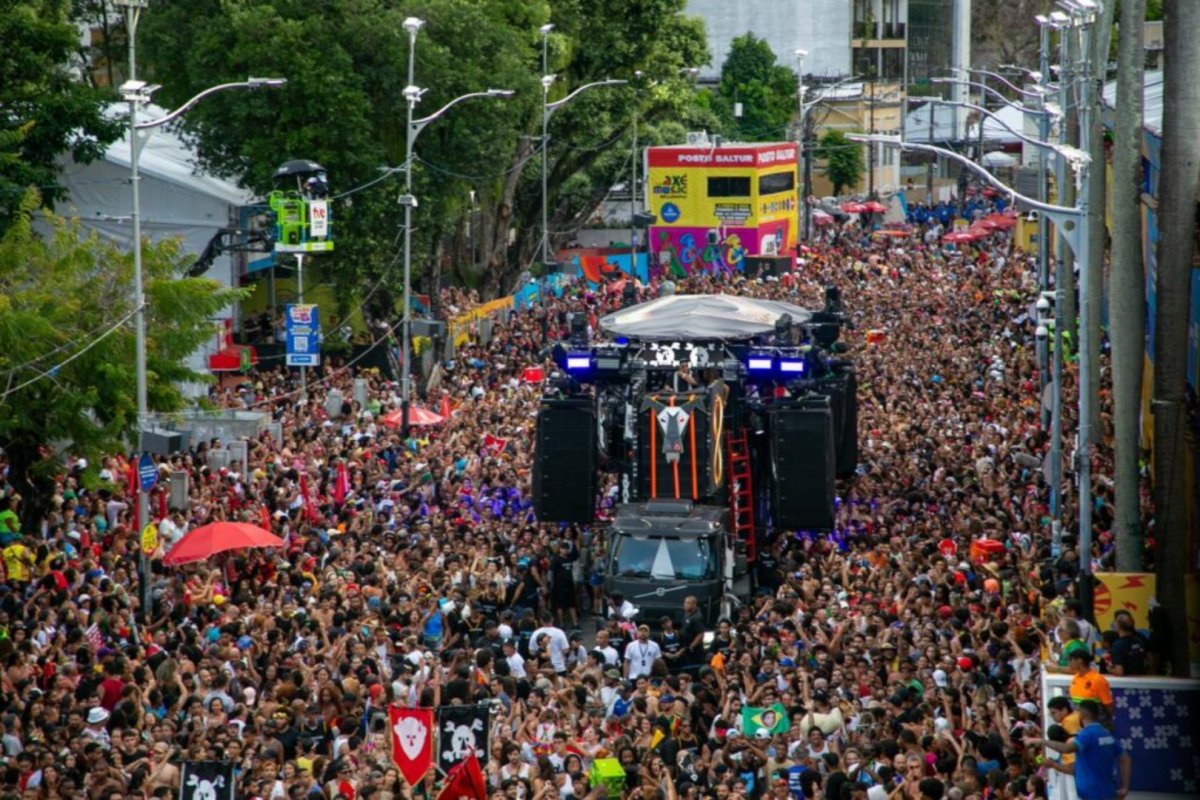 Carnaval de Salvador registra alta no turismo e hotelaria no segundo dia oficial de festas