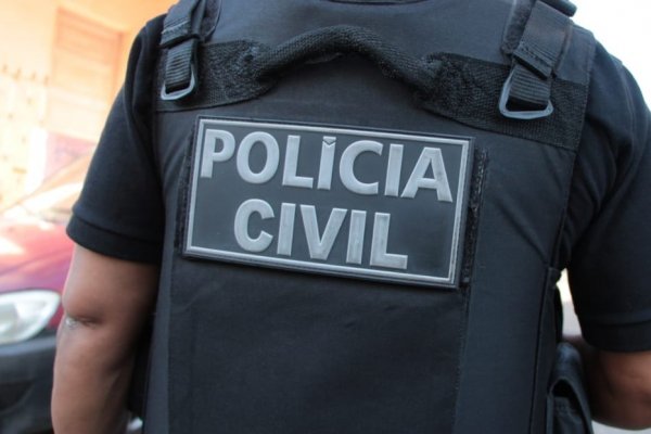 [Mulher é conduzida à delegacia após ferir companheiro com garrafada no Centro de Salvador]