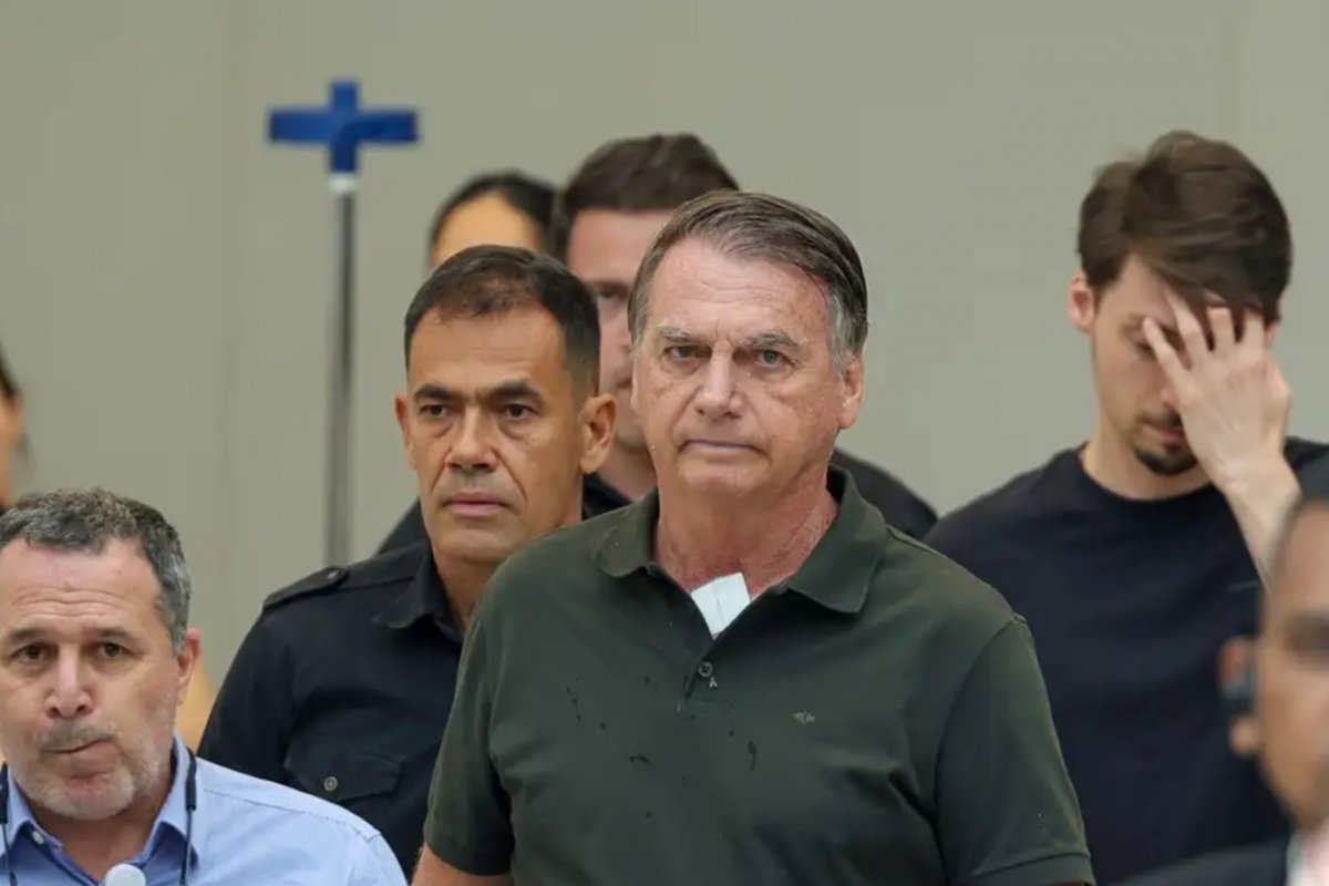 Bolsonaro tenta manter influência eleitoral ao completar um mês na Papudinha 