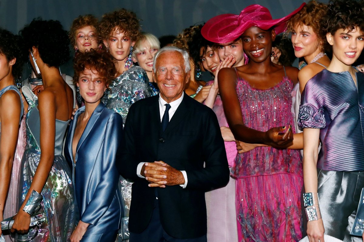 Armani é a quarta marca a cancelar desfile devido ao coronavírus