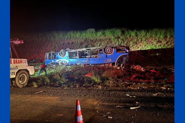 [Ônibus com trabalhadores rurais tomba e deixa 6 mortos em rodovia no interior de São Paulo]