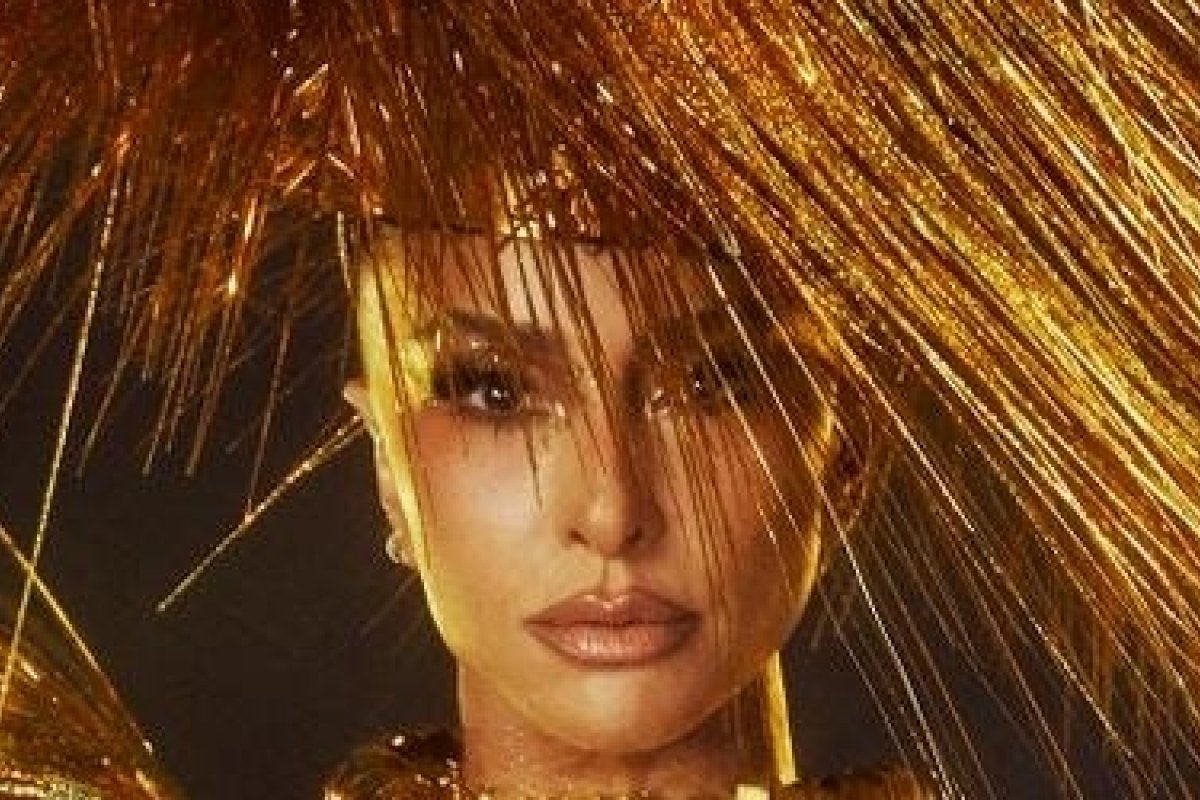 Sabrina Sato dá start na segunda noite com look dourado digno da Sapucaí!