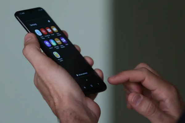 [Veja dicas para proteger seu celular de golpes virtuais no carnaval]