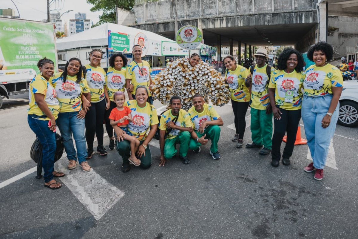 Salvador recebe certificado do Guinness World Records por maior coleta de recicláveis em festa de rua