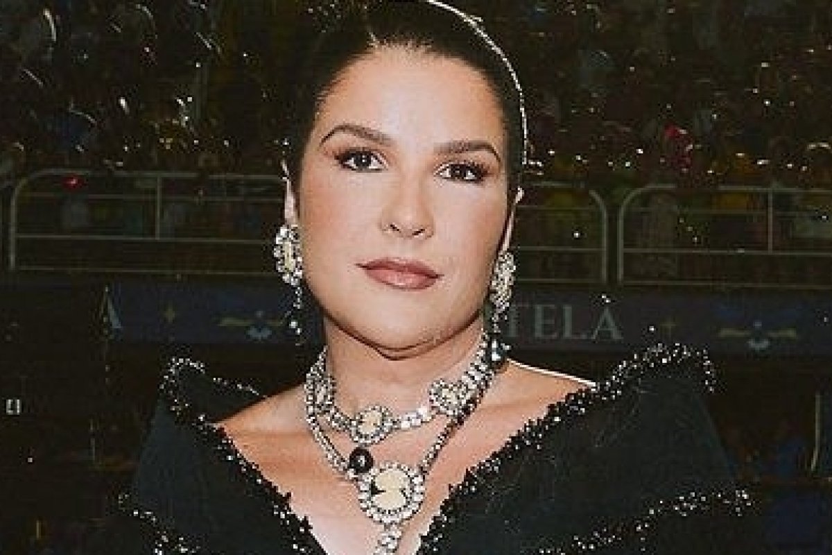 Carnaval 2026: Ju Ferraz leva a alta-costura para Sapucaí!   