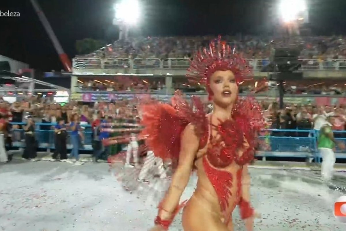 Web reage a fantasia de Virginia que pesa 15 quilos!