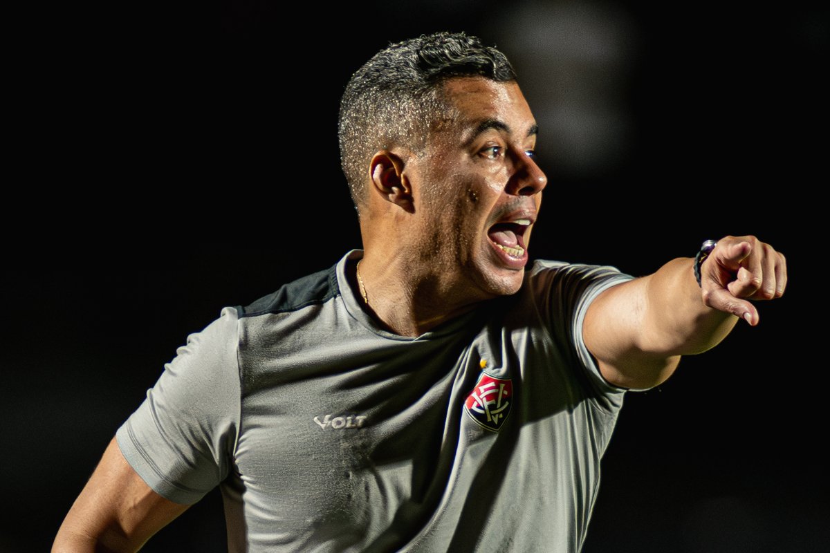 Jair Ventura alcançará 400 jogos na carreira em duelo do Vitória pelo Baiano
