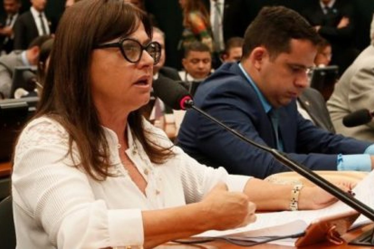 Alice Portugal cobra explicações de Moro sobre participação de diretor da Força Nacional em assembleia de PMs no Ceará