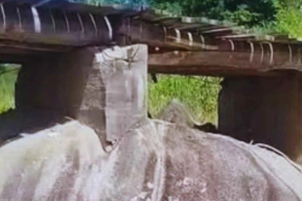 Ponte na divisa entre Bahia e Minas Gerais é interditada após risco de desabamento