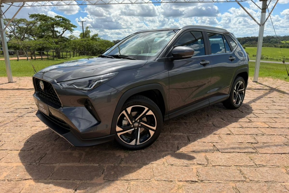 Teste com o novo Yaris Cross 2026; híbrido que promete quase 18km/l