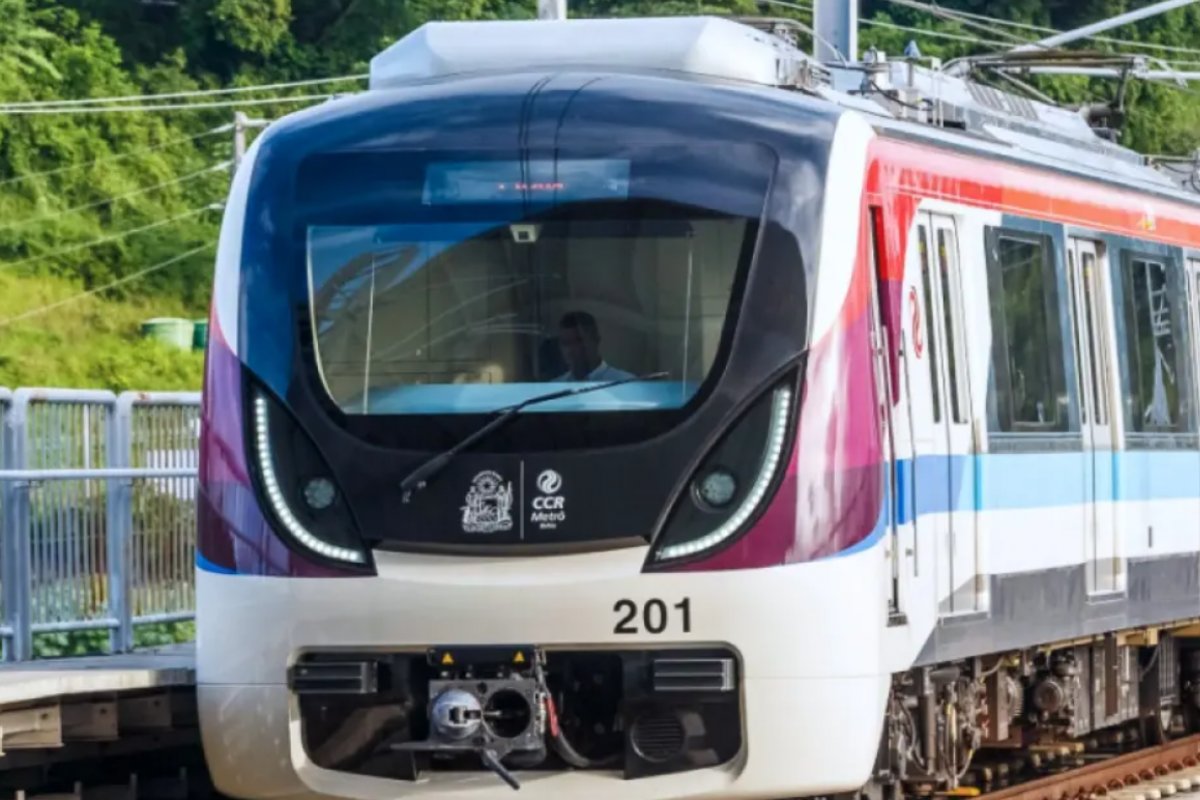 Mulher diz ter sido vítima de assalto dentro do metrô de Salvador após retorno do Carnaval