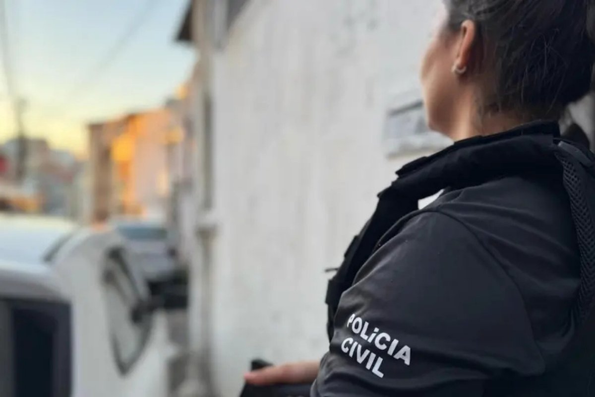 Idoso é preso acusado de abusar sexualmente do afilhado de 6 anos no interior da Bahia