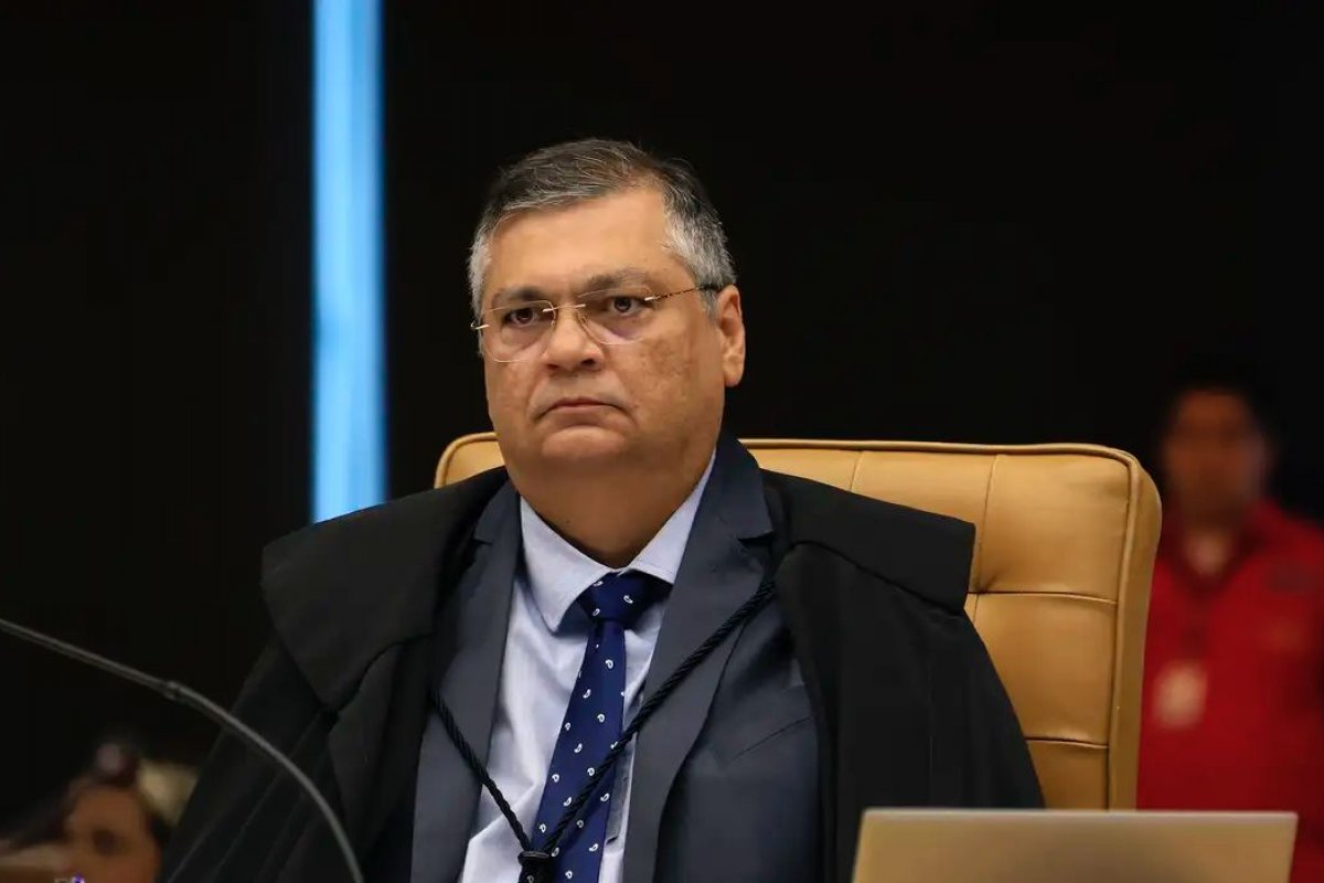 Dino barra novas leis para garantir pagamento de 'penduricalhos' fora do teto 
