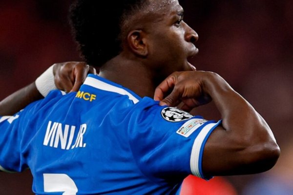 [Chilavert ataca Vini Jr. e faz declaração transfóbica ao criticar Mbappé: 