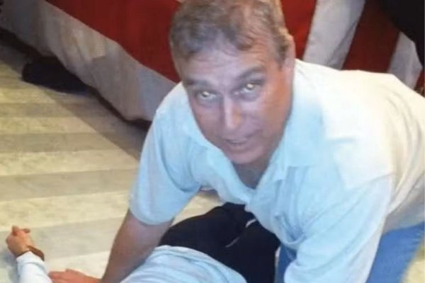 [Ex-príncipe Andrew deixa delegacia após 11 horas preso por suspeita de má conduta]