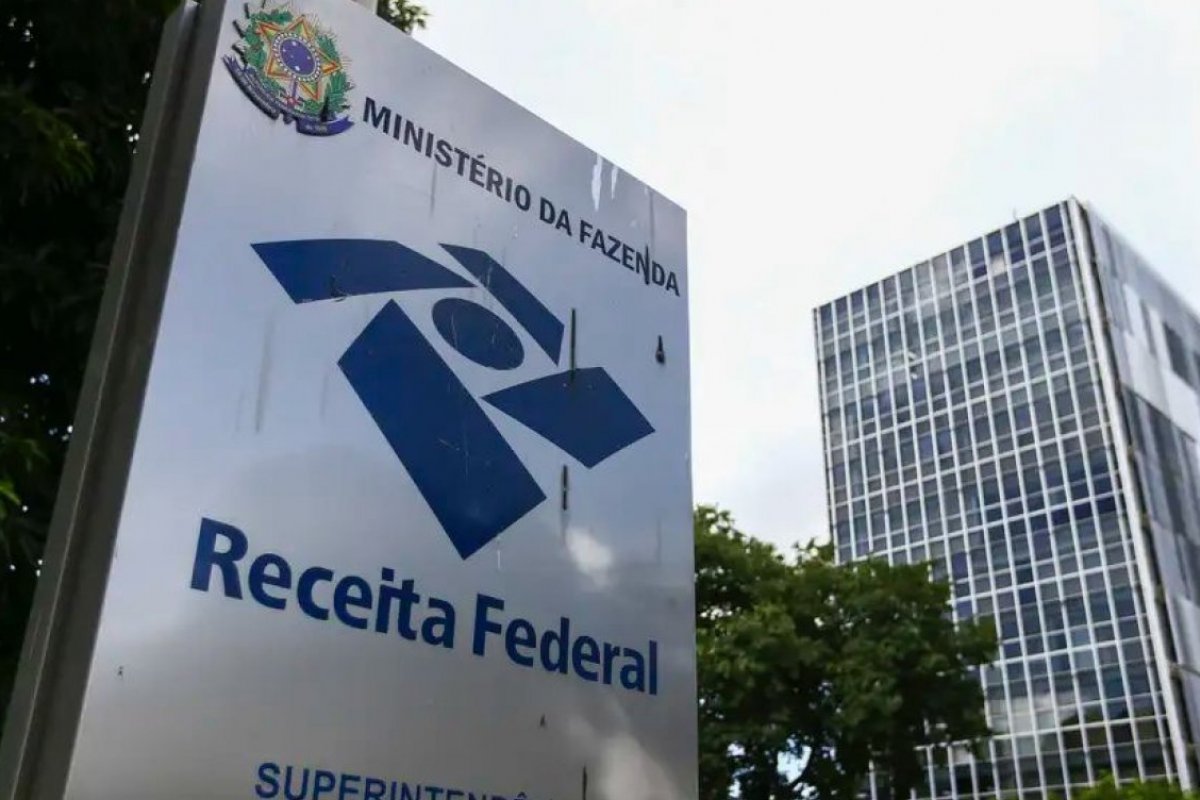 Servidor investigado por vazamento de dados de ministros do STF é afastado de cargo na Receita Federal