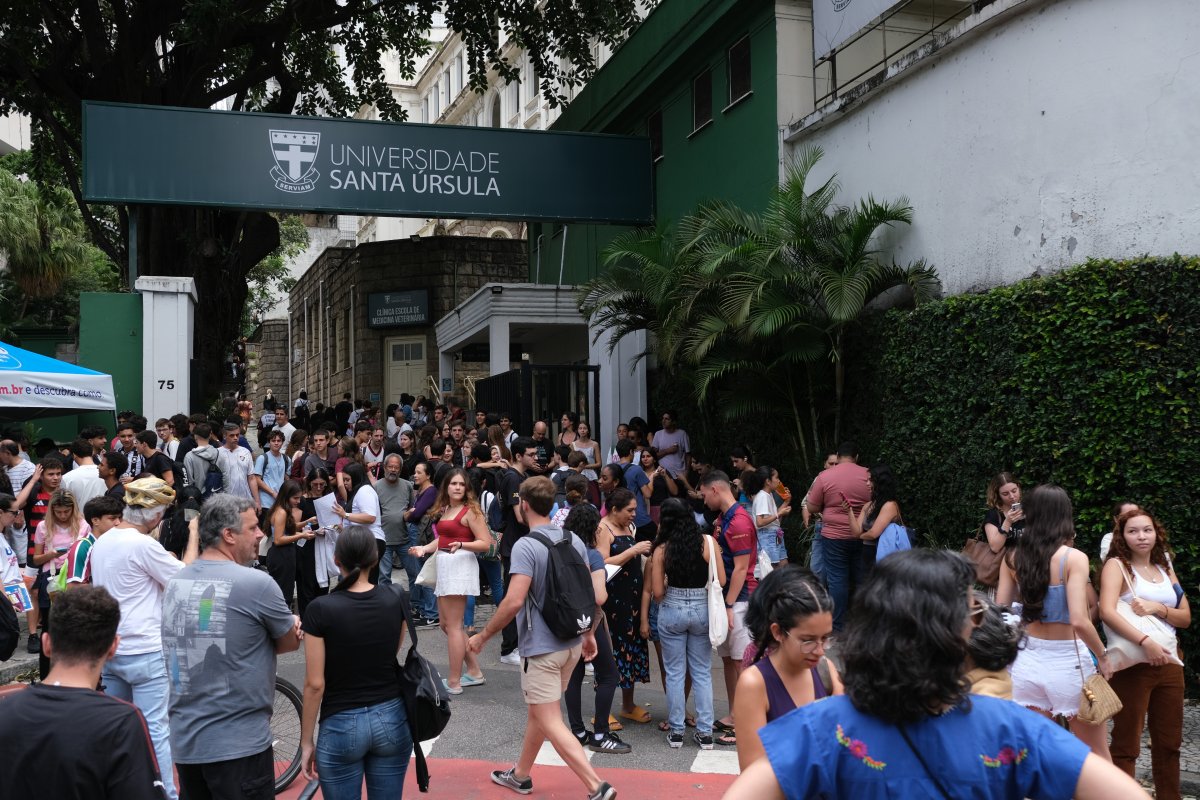 Alunos de cursos de medicina privados vão pior que os da rede pública em 94% das questões do Enamed